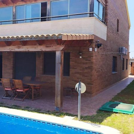 Chalet Moderno Con Piscina En Calafell Villa Bagian luar foto