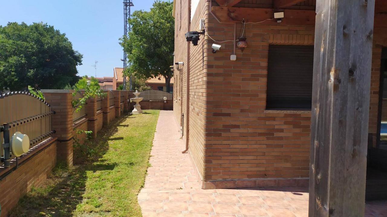 Chalet Moderno Con Piscina En Calafell Villa Bagian luar foto
