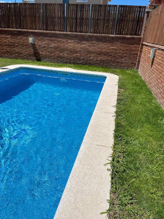 Chalet Moderno Con Piscina En Calafell Villa Bagian luar foto