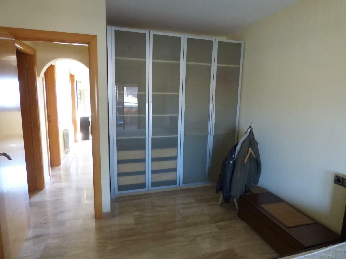 Chalet Moderno Con Piscina En Calafell Villa Bagian luar foto