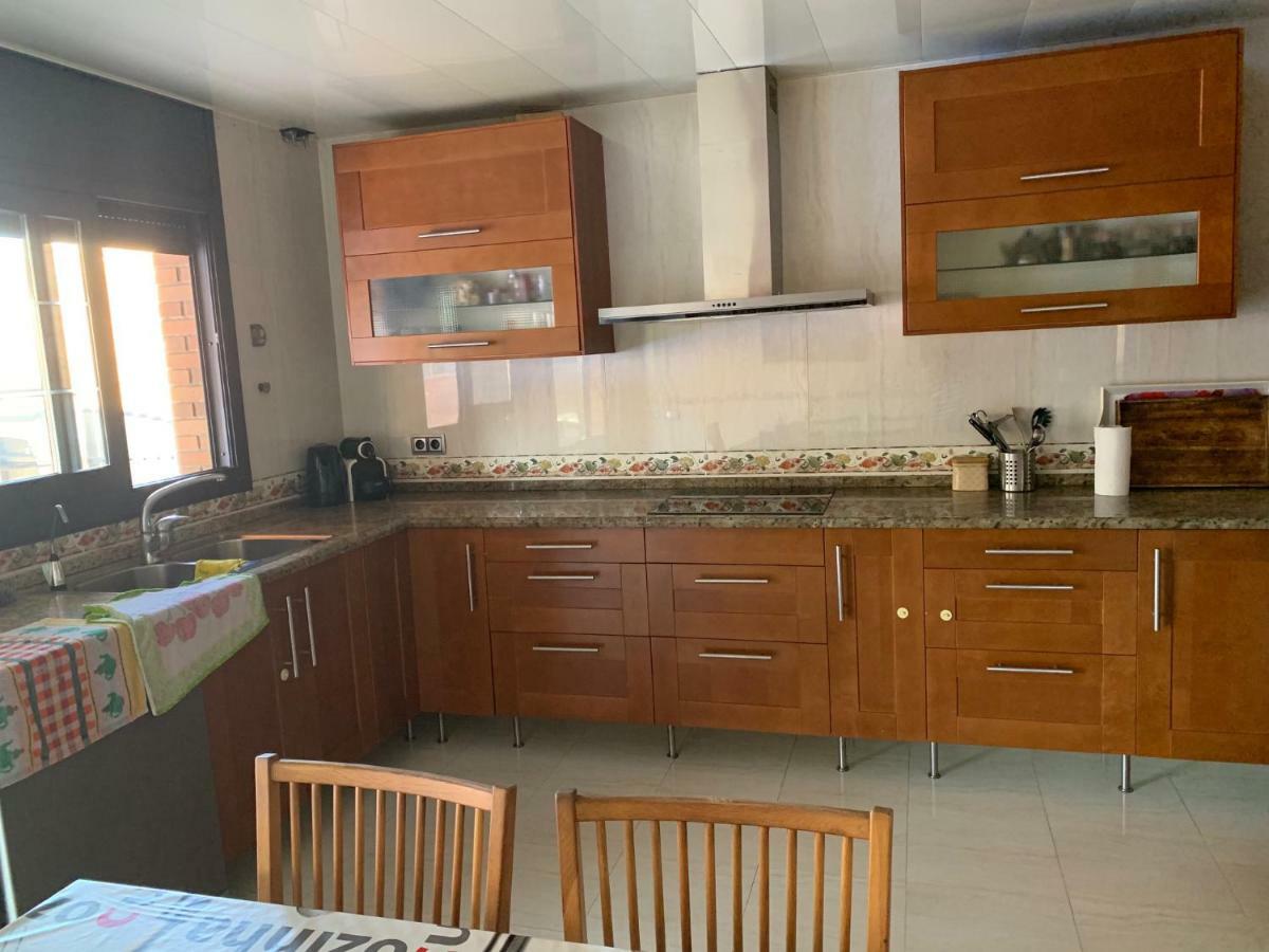 Chalet Moderno Con Piscina En Calafell Villa Bagian luar foto