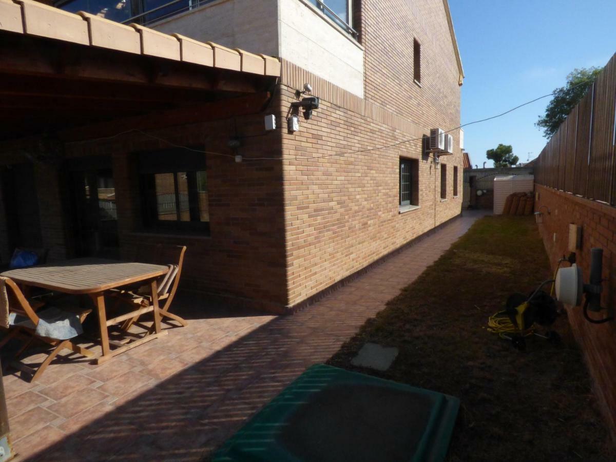 Chalet Moderno Con Piscina En Calafell Villa Bagian luar foto