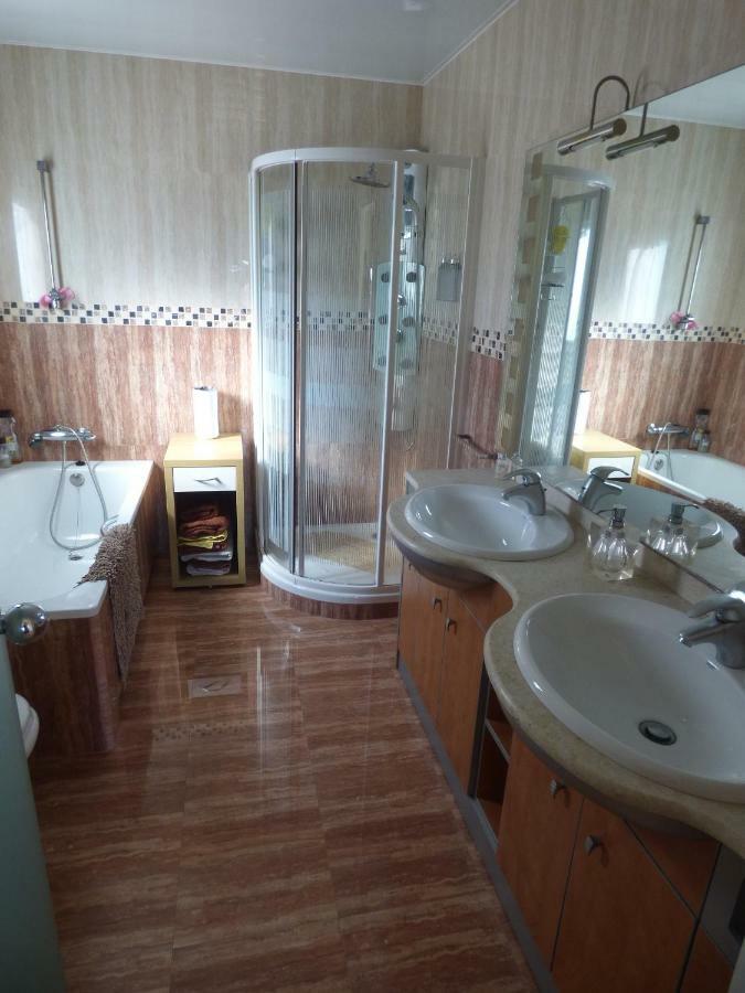 Chalet Moderno Con Piscina En Calafell Villa Bagian luar foto