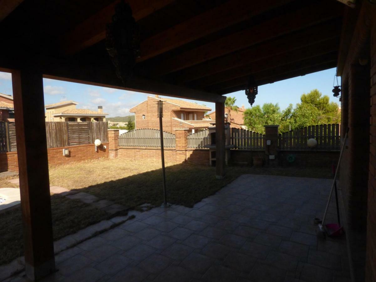 Chalet Moderno Con Piscina En Calafell Villa Bagian luar foto