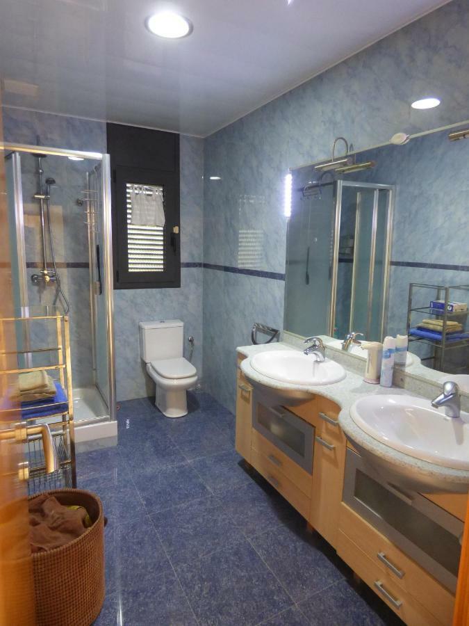 Chalet Moderno Con Piscina En Calafell Villa Bagian luar foto