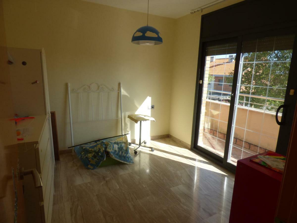 Chalet Moderno Con Piscina En Calafell Villa Bagian luar foto